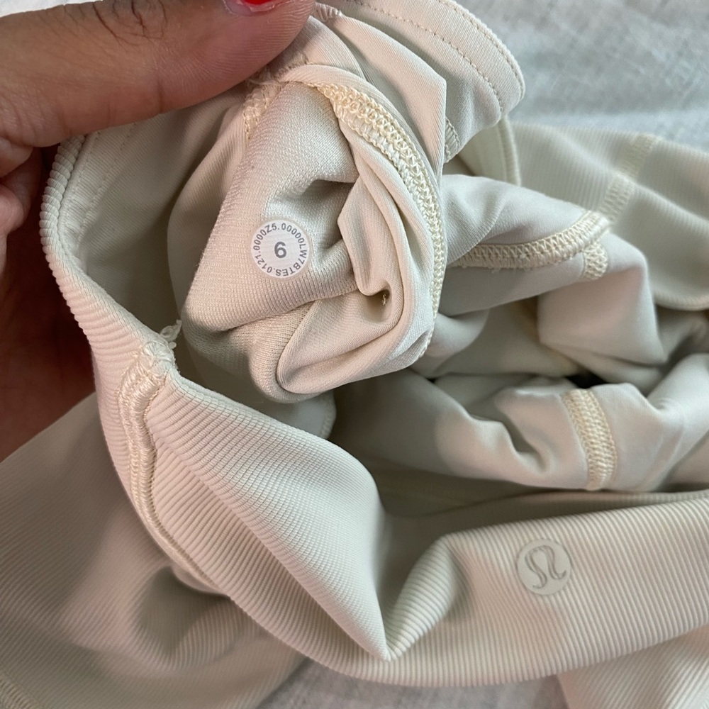 *SOLD*Lululemon cream ribbed biker shorts